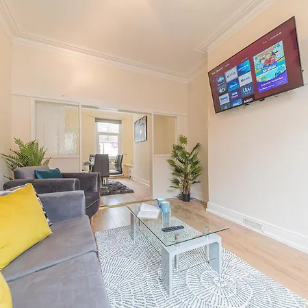 *king Bed* Luxury Centre House بيت للعطل