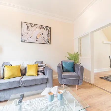 *king Bed* Luxury Centre House