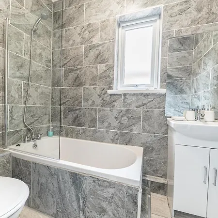 *king Bed* Luxury Centre House * בארו אין פרנס
